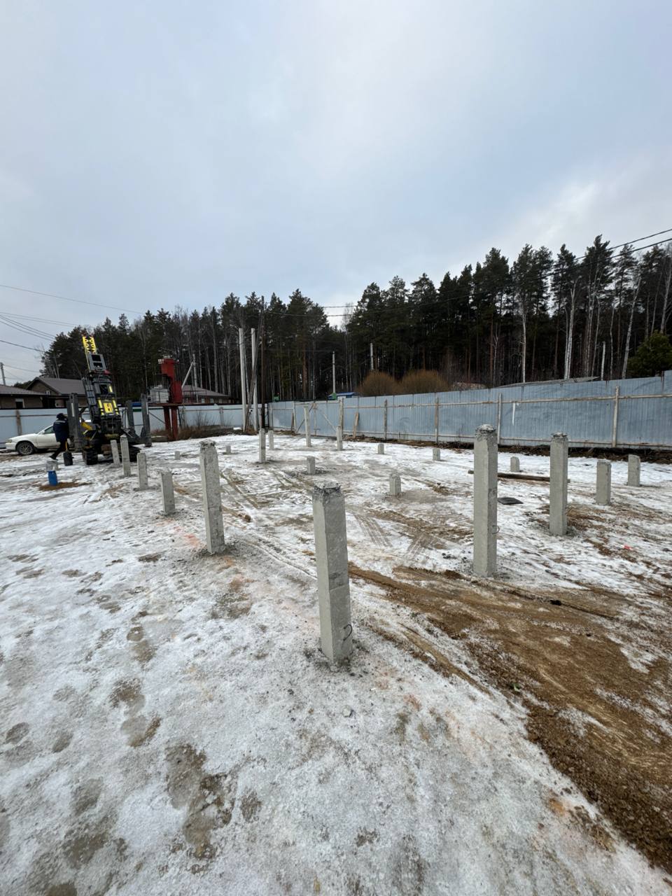 Установка свай под жилой дом в СНТ Берёзка-2, забивка ЖБ свай длиной 5 метров на торфяном грунте, Екатеринбург