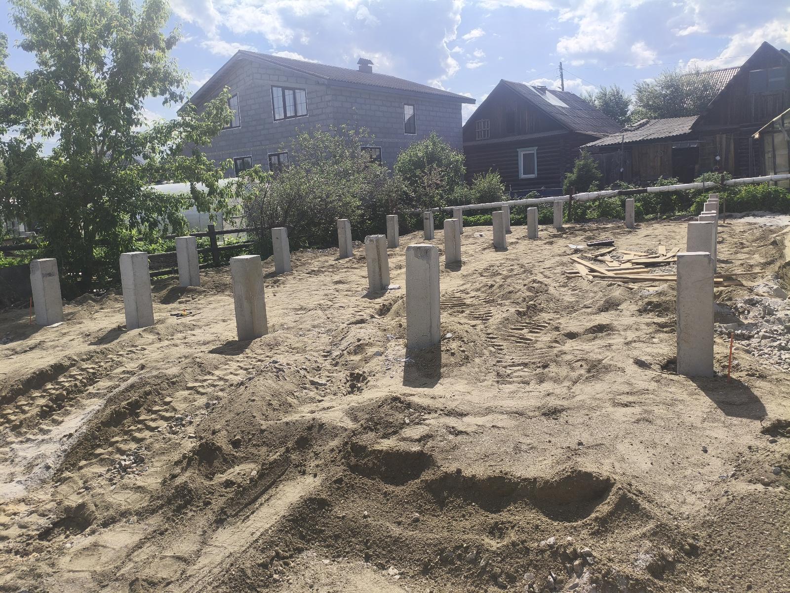 Готовое свайное поле под жилой дом в Заречном, забивка железобетонных свай 4 м 200×200 мм