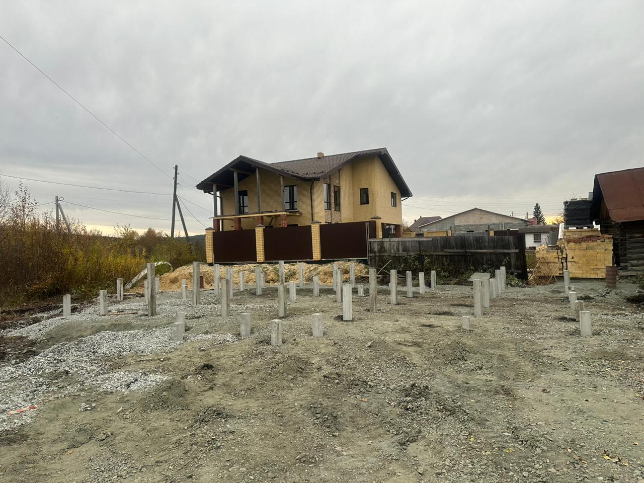 Свайное поле на берегу реки Сысерть - фундамент под двухэтажный дом из бруса