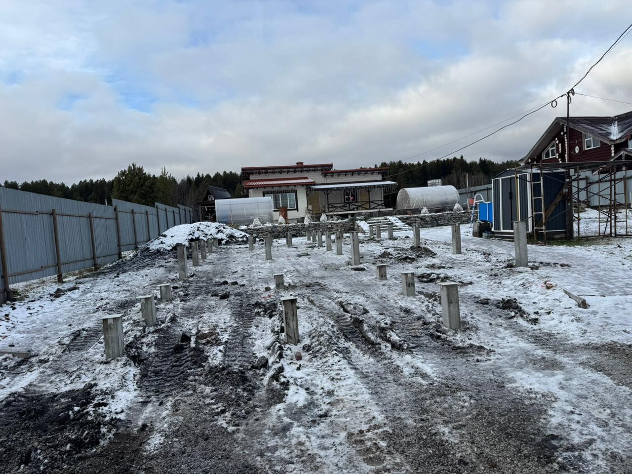 Свайное поле из 32 ЖБ свай С50.15 под гостевой дом в Билимбае - вид на участок