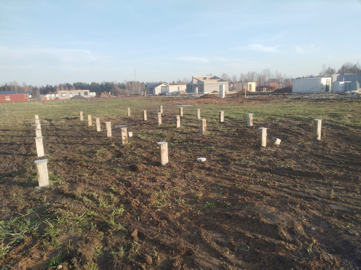 Готовый свайный фундамент для каркасного дома в коттеджном поселке Черданцево Сысертский район май 2025