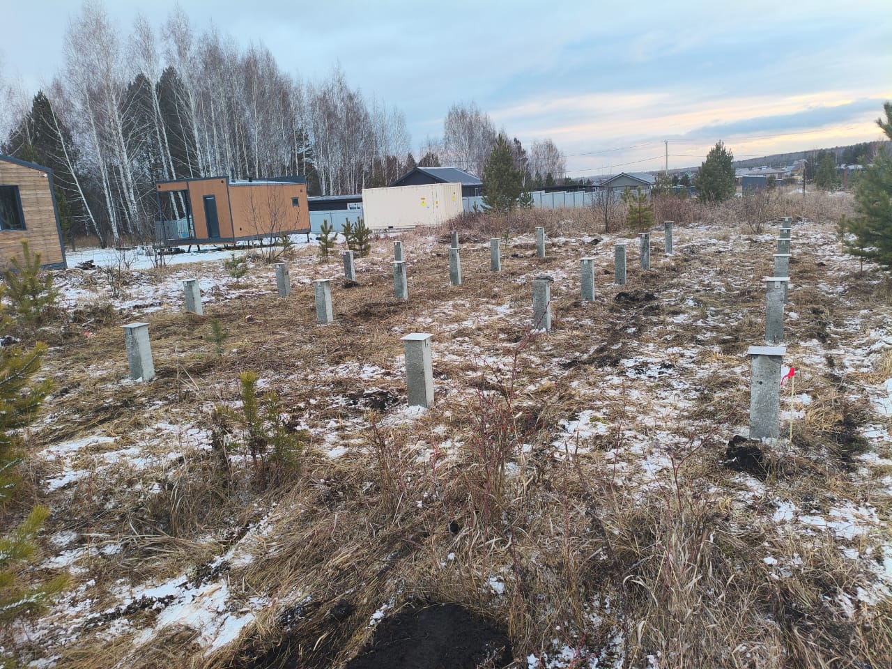 Готовое свайное поле из 24 железобетонных свай С30.15 под каркасный дом в микрорайоне Александрия, д. Гусева