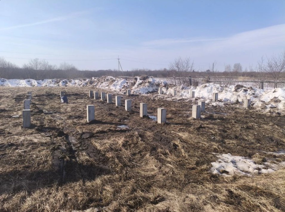 Монтаж ЖБ свай С30.20 под жилой дом в деревне Дубская, готовая часть свайного поля
