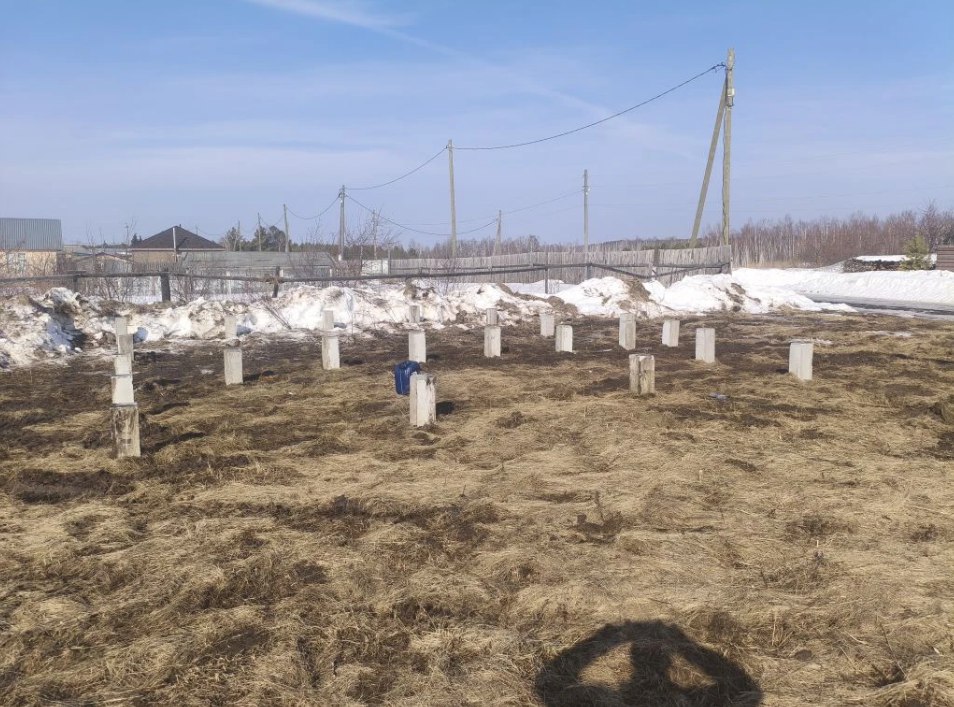 Свайное поле под два жилых дома в Дубской, железобетонные сваи после забивки